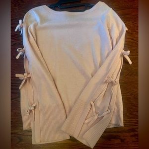 Stunning cashmere open sleeve bow tie.  Saks 5th ave.  Never worn